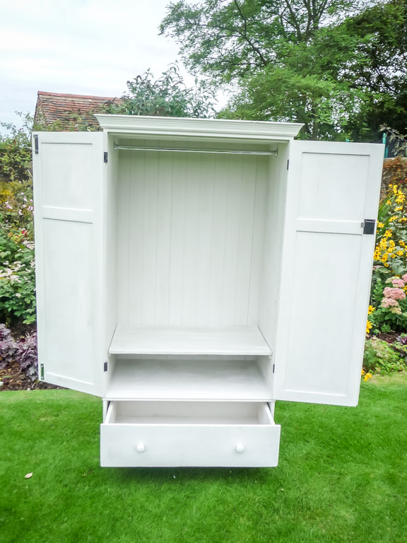 annie sloane wardrobe